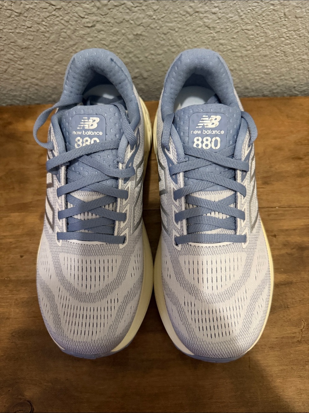 New Balance Women’s Pastel Blue Fresh Foam Running Sneakers 880 - Picture 2 of 7